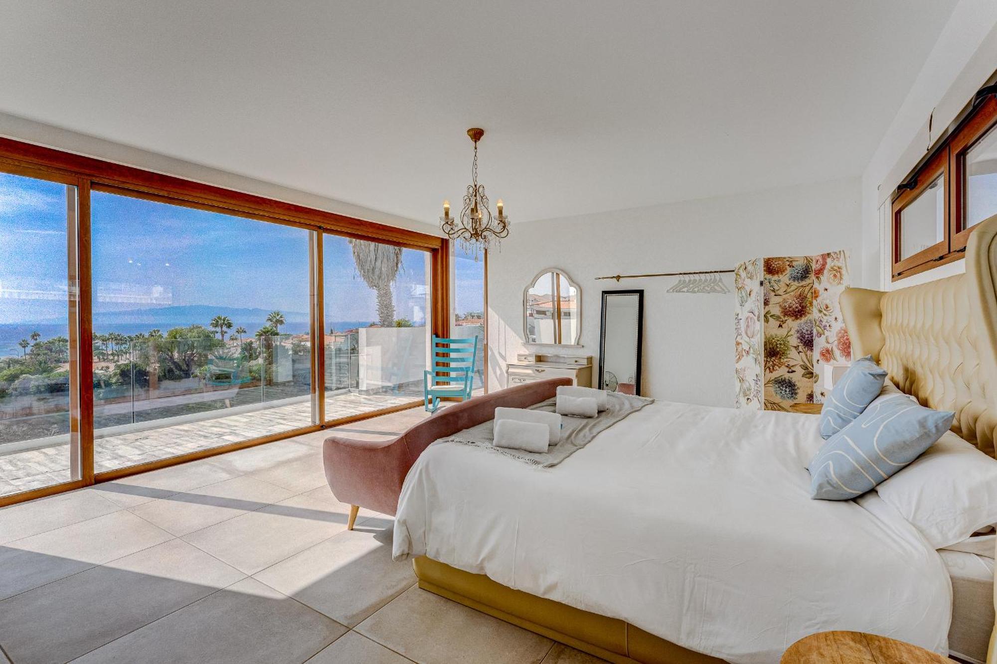 Fabulous Contemporary 5 Bedroom Villa With Private Heated Pool, Sleeps Max 13 Callao Salvaje Esterno foto